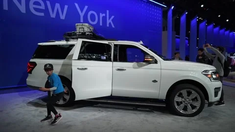 Experience Autonomous Vehicle Showcase during exciting New York Auto Show event Vidéo 291625989