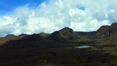 Experience the breathtaking beauty of the Sumapaz páramo like never before Vídeo Stock 266372711