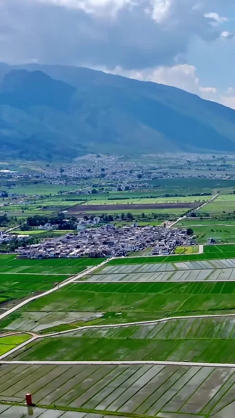 Experience Dali from above with stunning views of Yunnan fields Vídeos de archivo 335073629