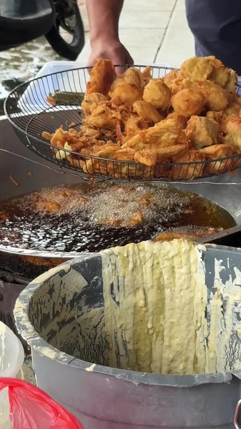 Experience the Dynamic Process of Crafting Crispy Street Food Delights, Fro.. Stock Footage 337285104