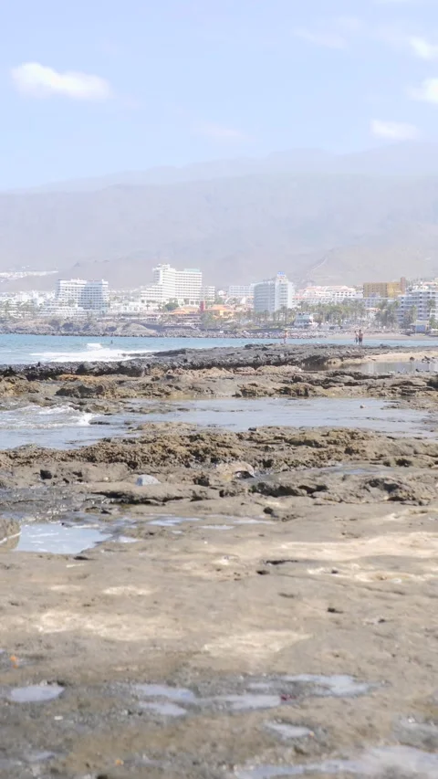 Experience the Serene Coastal Views Featuring Rocky Shoreline Complemented by an Vídeo Stock 318620552
