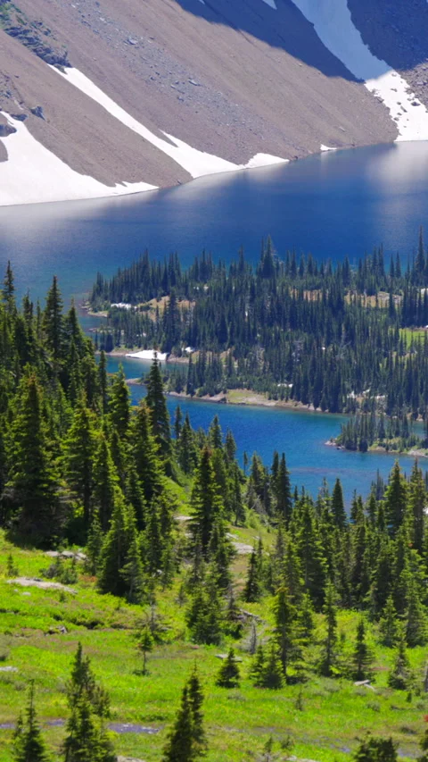 Experience the Stunning and Breathtaking Views of Glacier National Park in Vídeo Stock 315616701