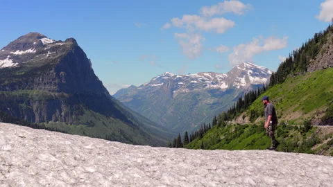 Experience the Stunning and Breathtaking Views of Glacier National Park in Vídeo Stock 315850138