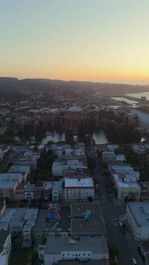 Experience stunning sunset views overlooking the beautiful San Francisco skyline Stock Footage 310311815