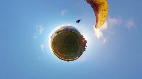 Experience the thrill of paragliding as you soar through the skies in a Video stock 81000098