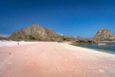 Experience the tranquility of a Pink Beach, with stunning rocky formations un Stock Photos