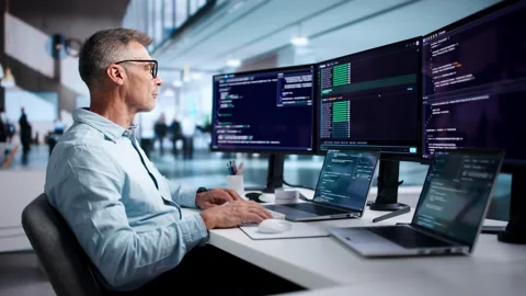 Experienced Software Developer Writing Code On Laptop 库存影片 344710729