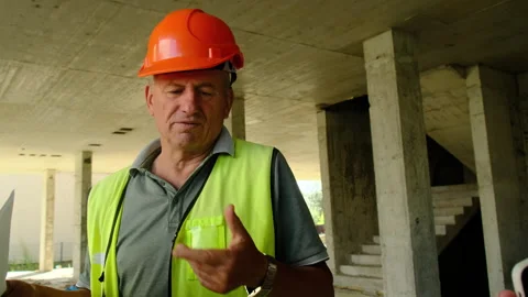 Experienced worker describes processes at construction site 스톡 동영상 317609937