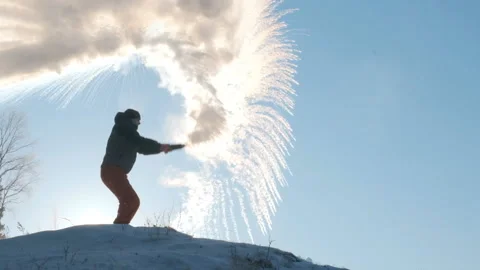 The experiment of boiling water at a low temperature. Video stock 102612670