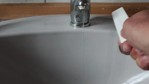 Experiment with a comb for static charging by means of friction Video stock 342537635