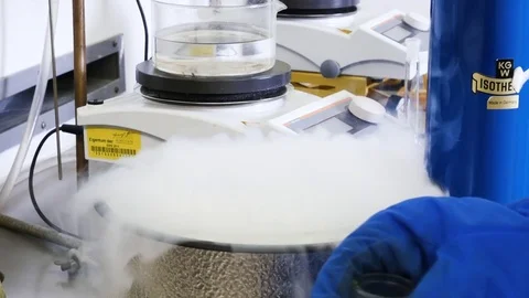 Experiment with liquid nitrogen Video stock 79826208