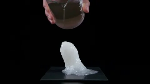 Experiment of making ice with baking soda, vinegar and water Stock Footage 157749425