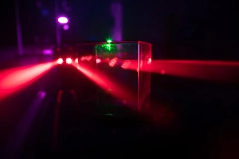 Experiments with lasers in the optics lab. Red laser on optical table in phys Foto stock