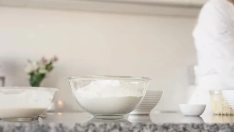 Expert Cook Forms Flour Crown with Cornet 動画素材 246947648