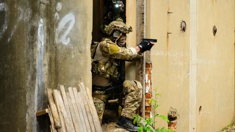 Expert team of soldiers attacking enemy during military operation, Army soldiers 스톡 사진