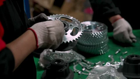 Expert Technician in Gloves Checks Engine Cylinder Mechanism Factory Line 스톡 동영상 337448932