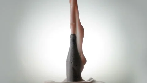 Exploding beer bottle with foam 動画素材 141987590