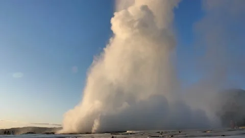 Exploding geyser in iceland with sunset Video stock 158747668
