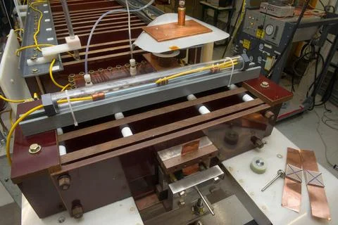 EXPLODING WIRE GUN, BLDG 4205, WITH BACKING BLOCK, BARREL, COPPER RIBBON W... Stock Photos