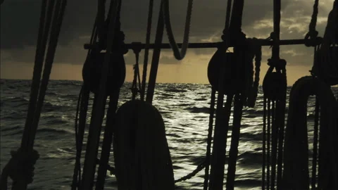 Exploration boat - Tall-ship, rigging, masts and at sea - Sunset on the ocean 스톡 동영상 165430565