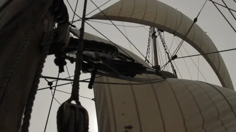 Exploration boat - Tall-ship, rigging, masts and giant sails at sea. 스톡 동영상 165454756