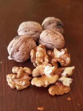 Exploration of the walnut landscape at the table of shelled and unshelled w.. Stock Photos