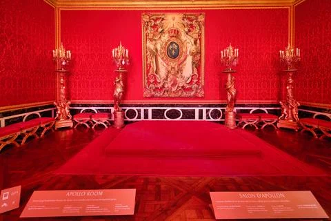 Explore apollo room in palace of versailles, paris, france Stockfoto's