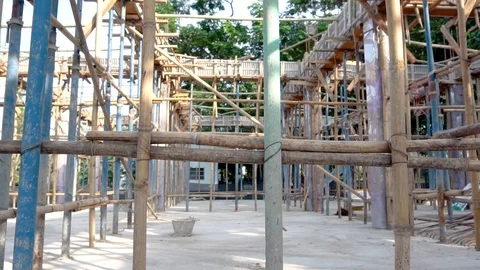 Explore the area under construction. In the private office area. Vídeos de archivo 98779717