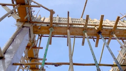 Explore the area under construction. In the private office area. Vídeos de archivo 98779786