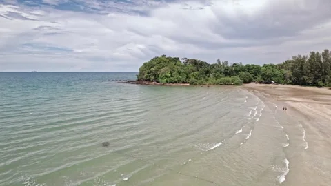 Explore breathtaking aerial views of Thailand's serene coastlines and nature Видео 310559189
