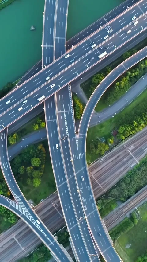 Explore the busy highways and green landscapes of China from above Vídeos de archivo 335073106