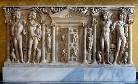 Explore the captivating ancient Roman bas relief at the renowned Capitoline Foto stock