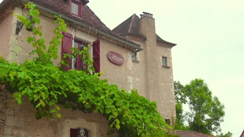 Explore the charm of Saint Cirq Lapopie, a medieval village in France 스톡 동영상 318598682