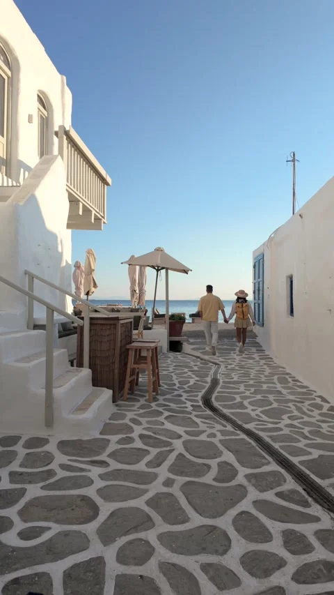 Explore the charming streets of paros greece at sunset for an unforgettable 库存影片 335467739