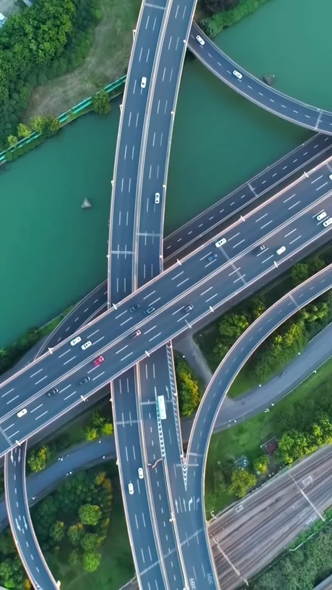 Explore China’s busy highways from above during the day Vídeos de archivo 335073091