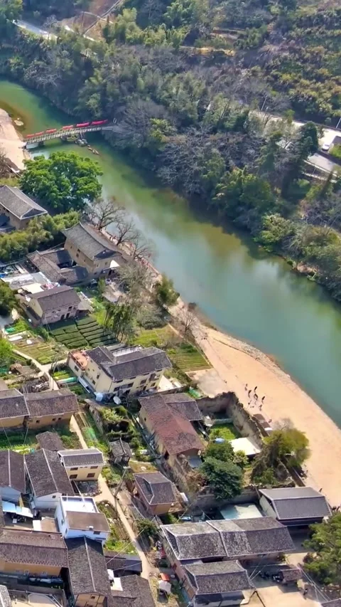 Explore chuxi tulou cluster from above in longyan fujian Vídeos de archivo 335074816