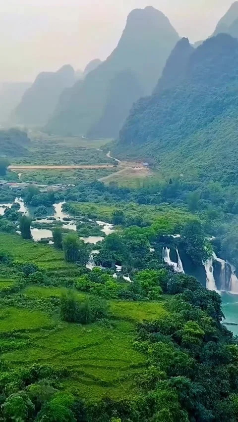 Explore detian waterfall from a drone view in guangxi china Vídeos de archivo 335074845