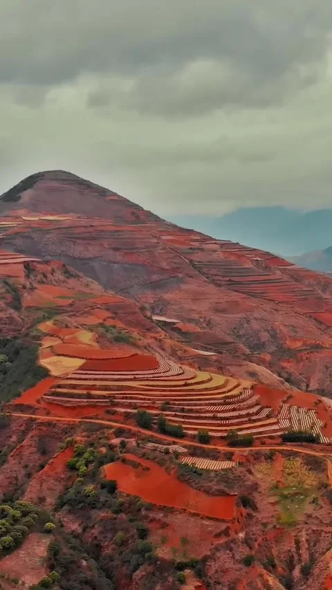 Explore Dongchuan Red Land with stunning drone views in Yunnan, China Vídeos de archivo 335073667