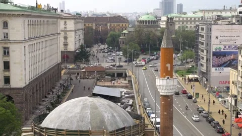 Explore downtown Sofia from above with views of the Banya Bashi Mosque and Vídeos de archivo 327631314