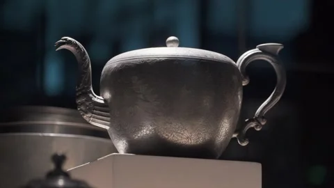 Explore exquisite pewter craftsmanship at Royal Selangor in Kuala Lumpur Video stock 311935913