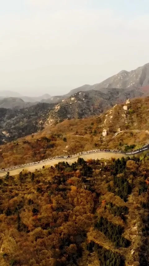 Explore Great Wall of China from above with drone views in lush landscape Vídeos de archivo 335075171