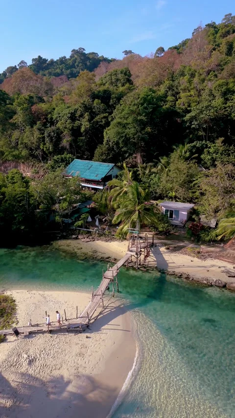 Explore the hidden treasures of koh kood, thailands serene beach paradise Vídeo Stock 327579207