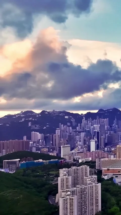 Explore Hong Kong from above at sunset with stunning city views Vídeos de archivo 335073924