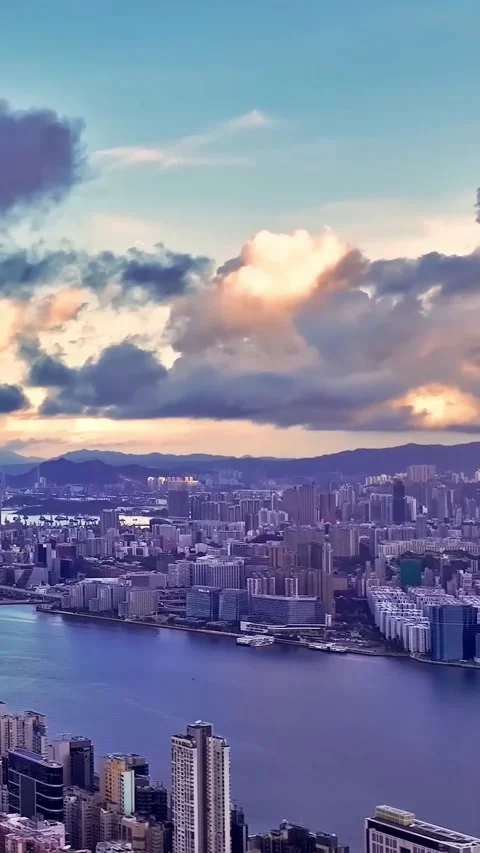 Explore Hong Kong from above at sunset for a stunning view of the skyline Vídeos de archivo 335074090