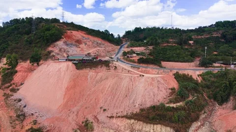 Explore the Đại Ninh Pass along Quốc lộ 28B and its connection between Bình 库存影片 333667604