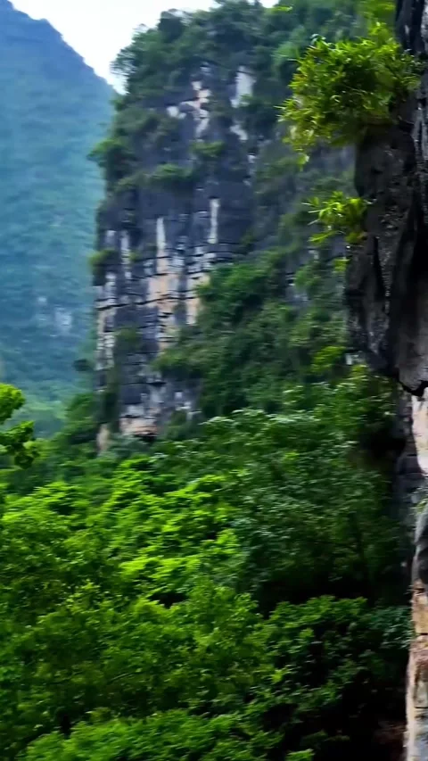 Explore the Karst Rocky Mountain in China with stunning drone views Vídeos de archivo 335073550