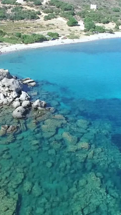 Explore Lakki Beach in Crete with clear drone views and stunning landscape. Vídeos de archivo 335042655
