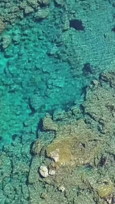 Explore Lakki Beach in Crete with stunning drone views of clear waters. Vídeos de archivo 335042732