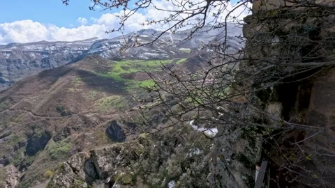Explore the landscape near ancient castle ruins in the mountains on a bright Stockbeeldmateriaal 333915588