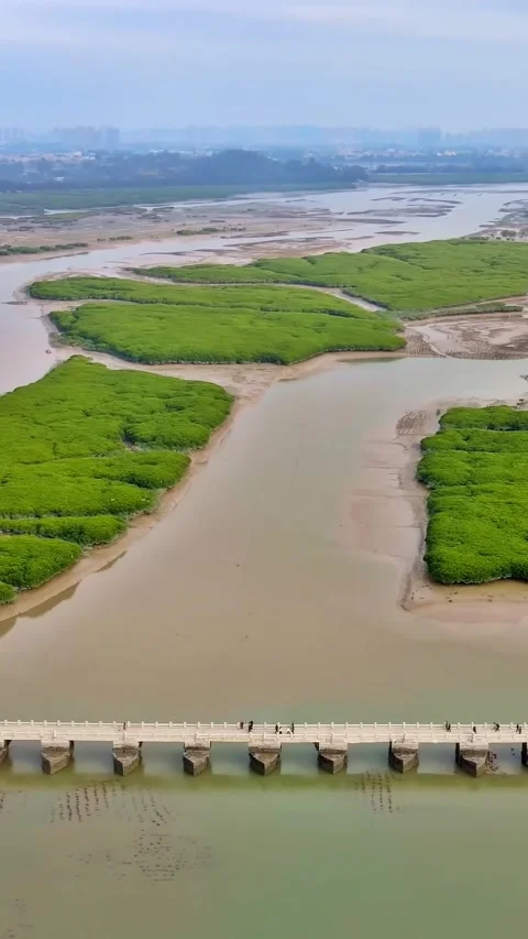 Explore Luoyang Bridge in Quanzhou from a drone's view Vídeos de archivo 335075377